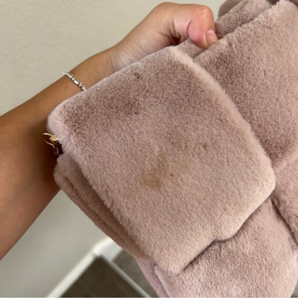 Anthropologie / Faux Fur Fuzzy Woven Clutch in Lavender - Picture 8 of 9